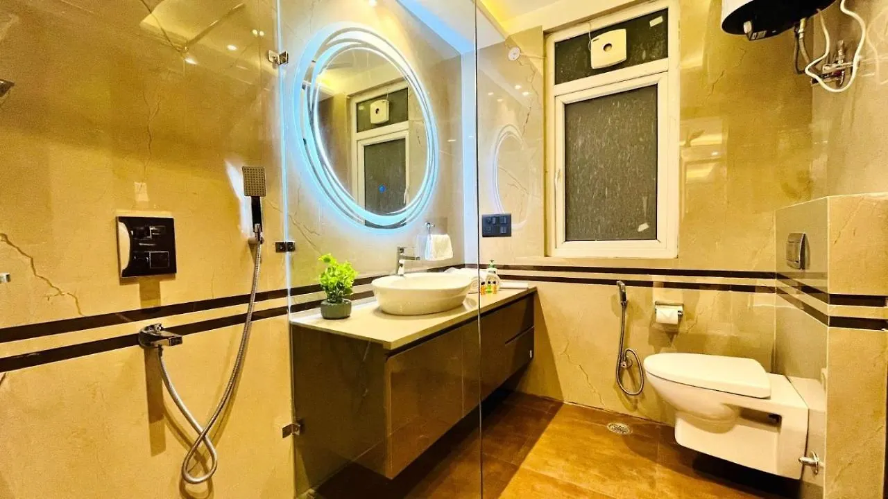 Apartment Bluo 3Bhk - Dlf Cybercity, Mg Road, Balcony, Lift Gurgaon