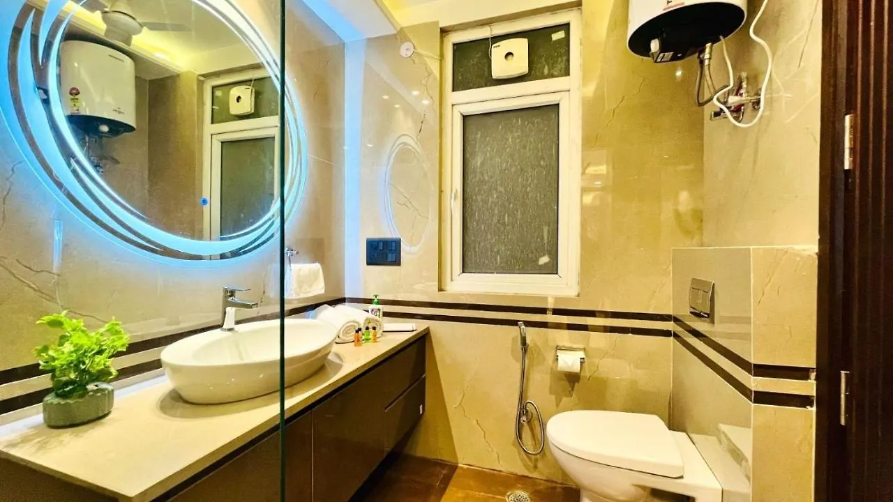 Bluo 3Bhk - Dlf Cybercity, Mg Road, Balcony, Lift Gurgaon 0*,  India